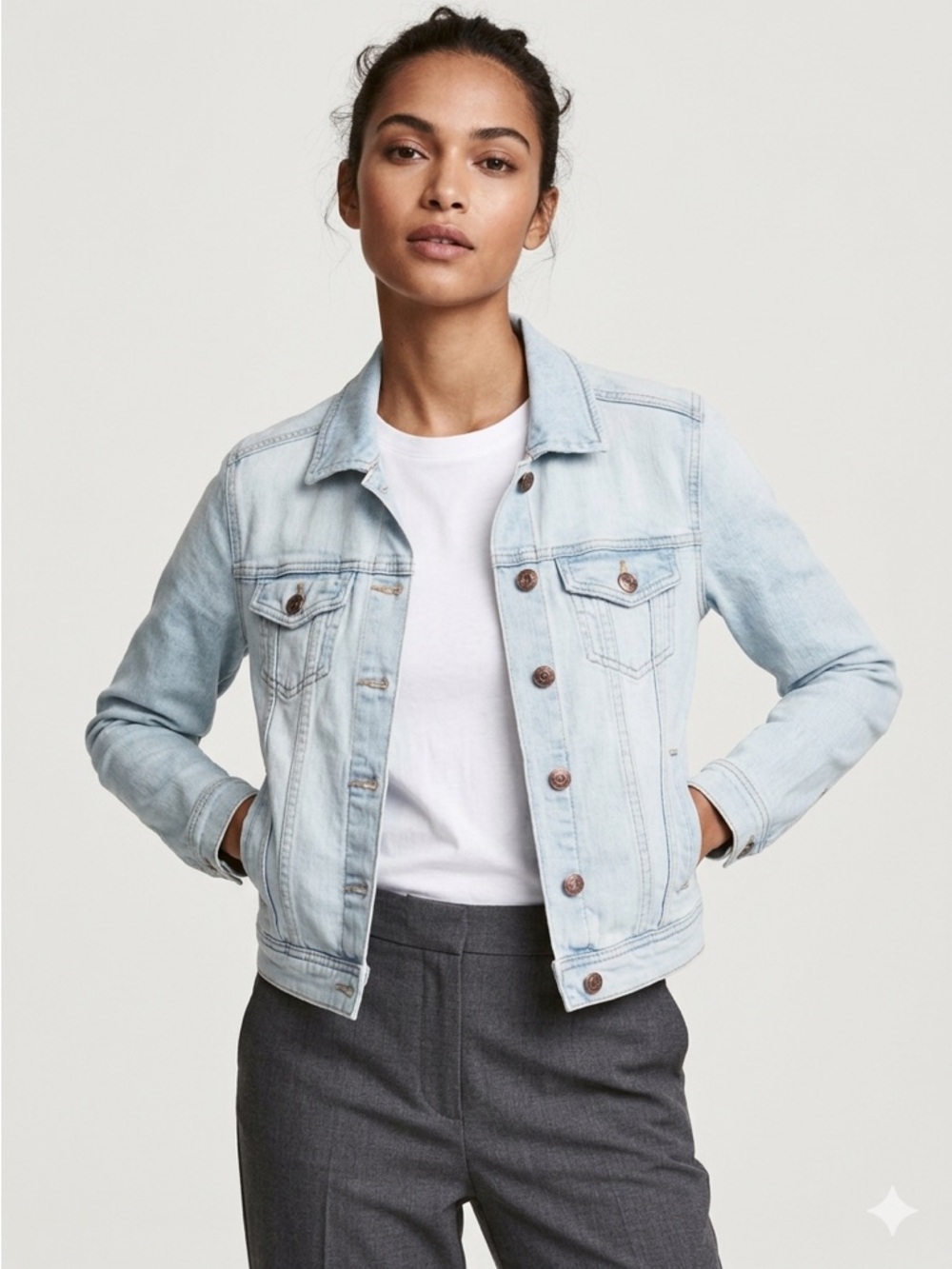 H&M Divided Light Wash Cropped 90s Denim Trucker Jacket - Size 6